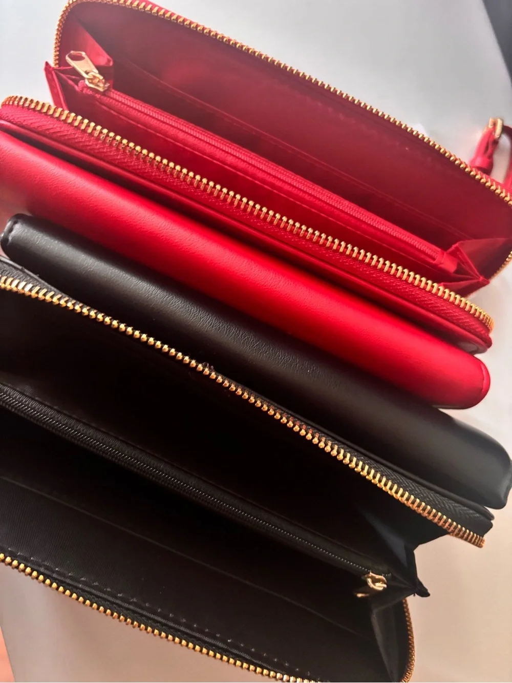 Time and Tru compact wristlet